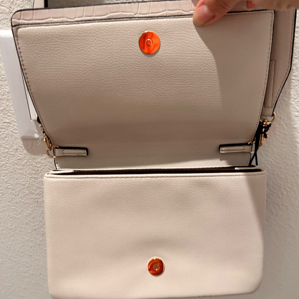 RACHEL ZOE Elegant Cream Crossbody Bag.
NEW!!!! - Picture 4 of 10
